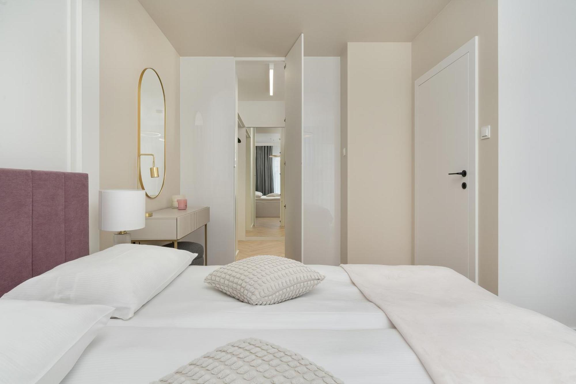 Elegancki Apartament Z Parkingiem Blisko Starego Miasta By Noclegi Renters Wrocław Exteriör bild